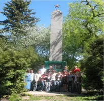 Обелиск в честь выпускников, павших в боях за Отечество в годы войны