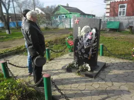Памятный знак, установленный на месте братского захоронения воинов 550 стрелкового полка 126 дивизии