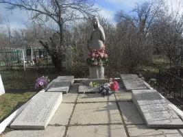«Скорбящая мать на могиле погибших сыновей…»