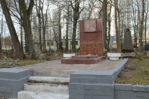 Монумент-памятник погибшим детям от артобстрела 9 мая 1942 года