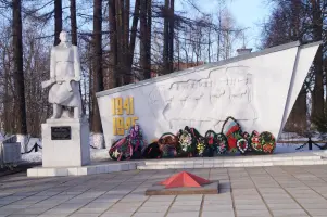 Памятник мемориал белохолуничанам, погибшим в годы Великой Отечественной войны