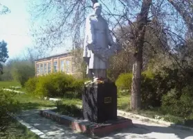 Воинское захоронение на территории школа № 22 ст. Новотроицкой