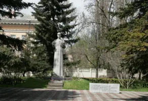 Памятник погибшим выпускникам и работникам Крымского медицинского института