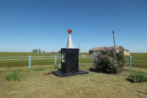 Обелиск памяти воинов ВОВ - хутор Миронов, Мартыновский район, Ростовская область, фотография 3