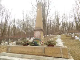 Доблестным советским воинам, павшим в боях за свободу и независимость нашей Родины