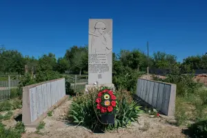 Братская могила воинов Сталинградской битвы - село Васильевка, Октябрьский район, Волгоградская область, фотография 3