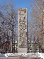 Памятник-стела войнам-полевчанам, погибшим в годы войны