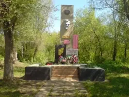 Памятник фронтовикам-сельчанам, погибшим в годы Великой Отечественной войны 1941 – 1945 г. г., в селе Хлебновка, фотография 3