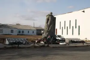 памятник воздвигнут в память воинов, павших в годы Великой Отечественной войны