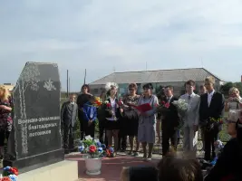 Памятник в деревне Бадажки Барабинского района Новосибирской области «Воинам-землякам от благодарных потомков»