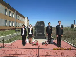 Памятник в деревне Бадажки Барабинского района Новосибирской области «Воинам-землякам от благодарных потомков», фотография 2