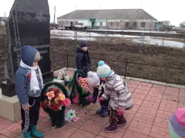 Памятник в деревне Бадажки Барабинского района Новосибирской области «Воинам-землякам от благодарных потомков», фотография 4