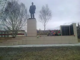 Памятник «Воину-освободителю» в поселке Висимо-Уткинск