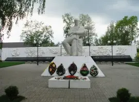 Памятники «Родина-мать», «Малолетним узникам фашизма»