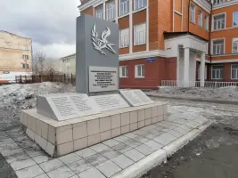 Школьный обелиск "Памяти «Памяти учеников и учителей нашей школы, павших в боях за Родину 1941-1945 годов», фотография 2