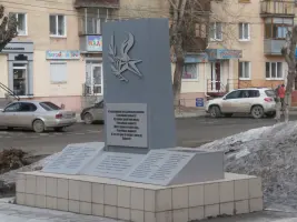 Школьный обелиск "Памяти «Памяти учеников и учителей нашей школы, павших в боях за Родину 1941-1945 годов», фотография 3