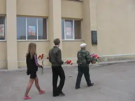 Мемориальная доска на Доме Культуры и спорта в деревне Лаголово