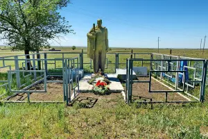 Братская могила воинов ВОВ - хутор Харьковский-1, Пролетарский район, Ростовская область, фотография 5