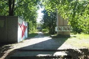 Памятник-стелла в честь 107 стрелковой бригады