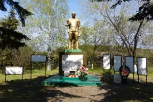 Памятник воинам-землякам, погибшим в боях за Советскую Родину в годы Великой Отечественной войны 1941-1945 гг