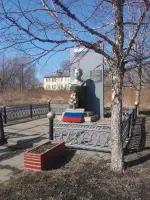 Памятник воину-железнодорожнику – Герою Советского Союза Виктору Петровичу Мирошниченко