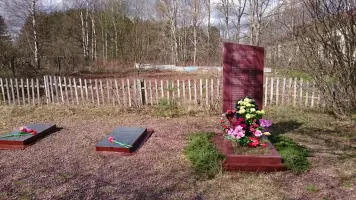 Мемориал, посвящённый ученикам Шокшинской школы, павшим в боях за Родину в годы Великой Отечественной войны, фотография 2
