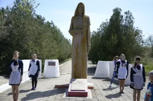 Памятный знак в честь воинов-односельчан села Дмитровка
