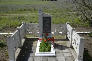 Памятный знак в честь воинов-односельчан села Дмитровка, фотография 2