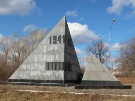ПАМЯТНИК ГОРНЯКАМ РУДНИКА ИМ. III ИНТЕРНАЦИОНАЛА, ПОГИБШИМ В ГОДЫ ВЕЛИКОЙ ОТЕЧЕСТВЕННОЙ ВОЙНЫ, фотография 3