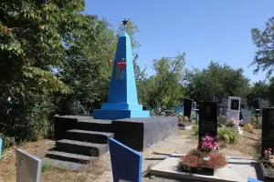 Братская могила неизвестных воинов- город Семикаракорск, Ростовская область, фотография 2