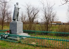 Братская могила ВОВ - поселок Равнинный, Котельниковский район, Волгоградская область, фотография 3