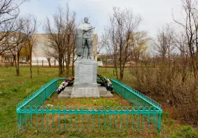 Братская могила ВОВ - поселок Равнинный, Котельниковский район, Волгоградская область, фотография 5