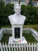 Бюст Героя Советского Союза Коробова Степана Яковлевича в селе Ануйском Смоленского района Алтайского края