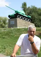 Памятник-танк Т-34 - поселок Зимовники, Ростовская область, фотография 2