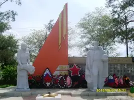 Мемориальный комплекс, посвященный погибшим землякам в годы ВОВ, п. Акбулак, Оренбургской области
