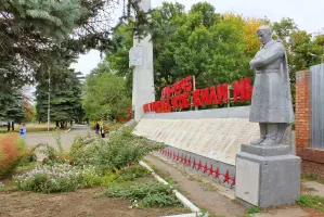 Мемориал павшим в ВОВ - село Развильное, Песчанокопский район, Ростовская область, фотография 5