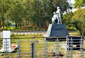 Братская могила воинов ВОВ - село Богородицкое, Песчанокопский район, Ростовская область, фотография 5