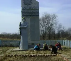 Памятник павшим жителям с. Новинское – 1941−1945 гг