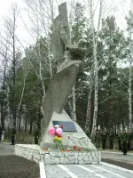 Памятник воспитанникам Челябинского ВВАУШ, погибшим в боях за Советскую Родину