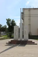 Обелиск учителям и учащимся школы № 8, погибшим на фронтах Великой Отечественной войны, фотография 3