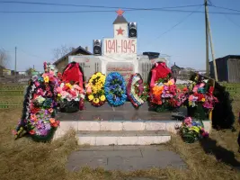 Памятник землякам, погибшим в годы Великой Отечественной войны, в д. Лабожское, фотография 2