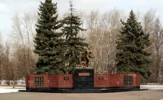 Памятник «Живые павшим обязаны вечно»