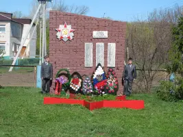 Памятник участникам войны 1941−1945 гг. «Слава героев бессмертна»