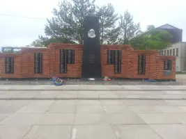 Братская могила советских солдат и офицеров, павших в боях с японскими милитаристами в августе 1945 года