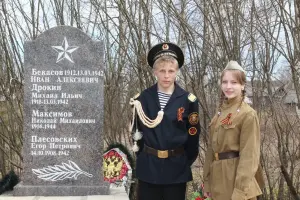 памятник связистам погибшим в ВОВ в селе Мегра Вытегорского района Вологодской области, фотография 4