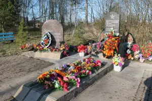 памятник связистам погибшим в ВОВ в селе Мегра Вытегорского района Вологодской области, фотография 5