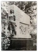 Памятник партизанке-разведчице Дмитриевского партизанского отряда 1-й Курской партизанской бригады В.М. Терещенко, фотография 4