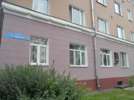 Мемориальная доска памяти командира первой отдельной батареи гвардейских миномётов героя Российской Федерации Ивана Андреевича Флёрова, фотография 3