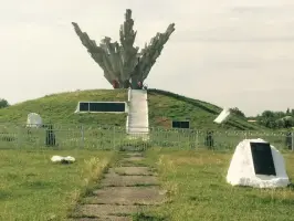 Памятник бойцам-ставддуртцам, погибшим в ВОВ в селении Ставд-Дурта Кировского района РСО-Алания