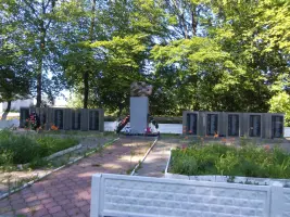 Братская могила советских воинов в Калининградской области, Багратионовский район, п. Славяновка, фотография 4